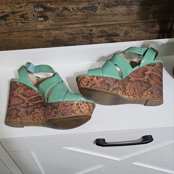 Joan & David teal wedges - Picture 5 of 8